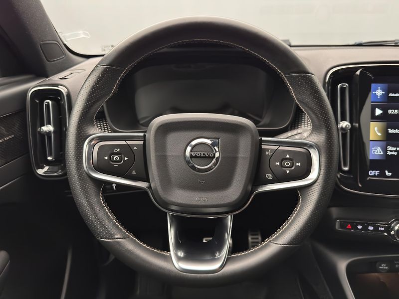 Volvo XC40 B4 AWD INSCRIPTION AUT  - fotka 3 z 51