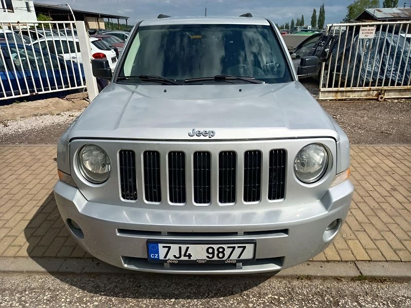 Jeep Patriot (2010) 2.0 TD 103kw - fotka 3 z 35