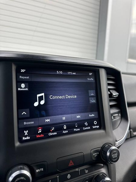 Dodge RAM (2021) 1500 BIG HORN 5.7 V8 HEMI 4x4 - fotka 26 z 31
