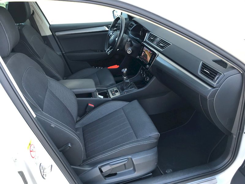 Škoda Superb (2022) COM GRT STY TD 110/2.0 6MP - fotka 13 z 26