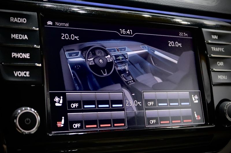 Škoda Superb 3 2.0 TDI 140 kW DSG L&K - fotka 35 z 49