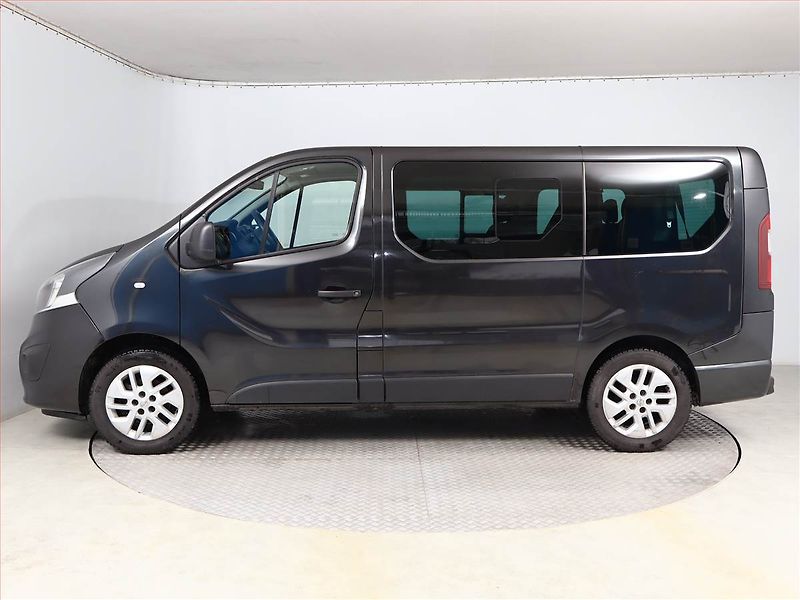 Opel Vivaro (2017) 1.6 BiCDTI, Bus, 9Míst - fotka 3 z 11