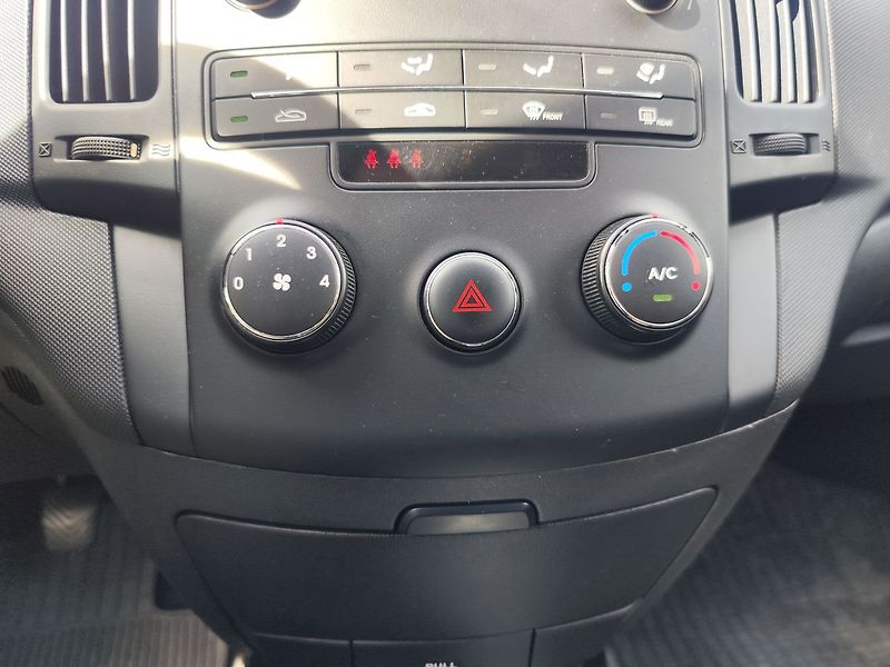 Hyundai i30 1.6 CVVT/92kW Made in Czech - fotka 17 z 24