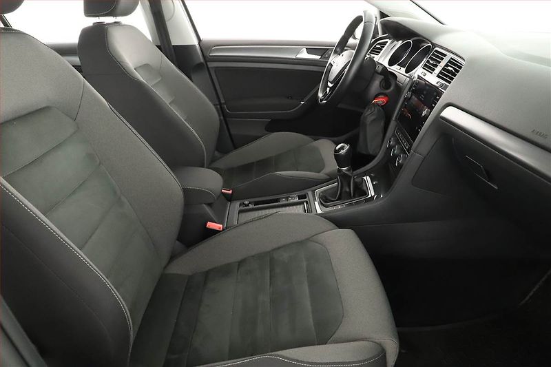 Volkswagen Golf (2018) 1.0 TSI, Tempomat - fotka 7 z 15