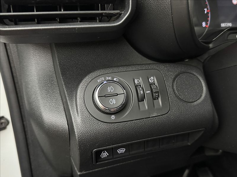 Opel Combo 1,2 81kW VÝHŘEV TAŽNÉ 1MAJ ČR - fotka 7 z 38