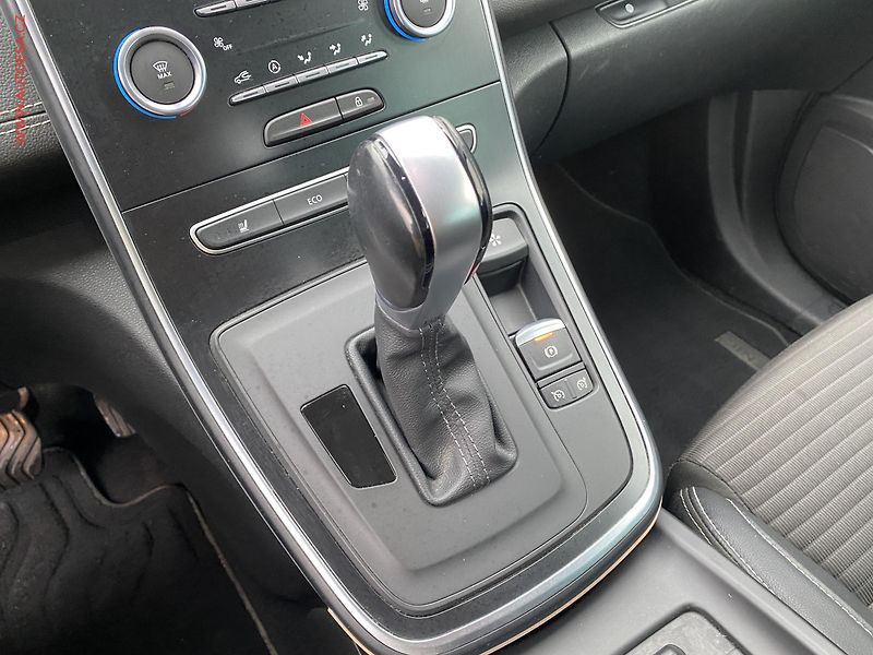 Renault Grand Scénic (2019) 1.3 TCe, ČR, Intense, AT - fotka 15 z 18