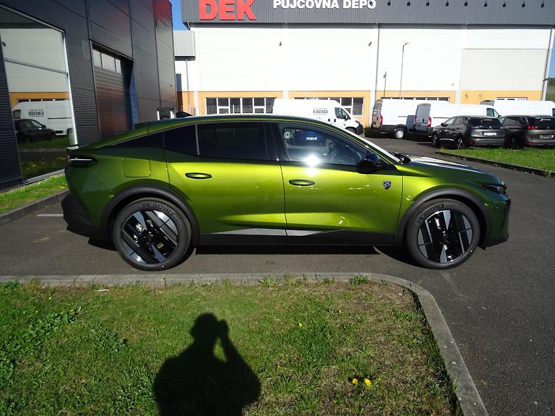 Peugeot 408 (2026) GT Plug-in HYBRID 240k e-DCS7 - fotka 9 z 55