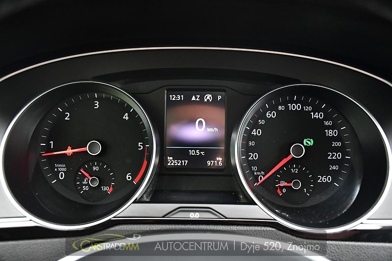 Volkswagen Passat 2,0TDi DSG NAVI 2xKOLA  - fotka 31 z 51