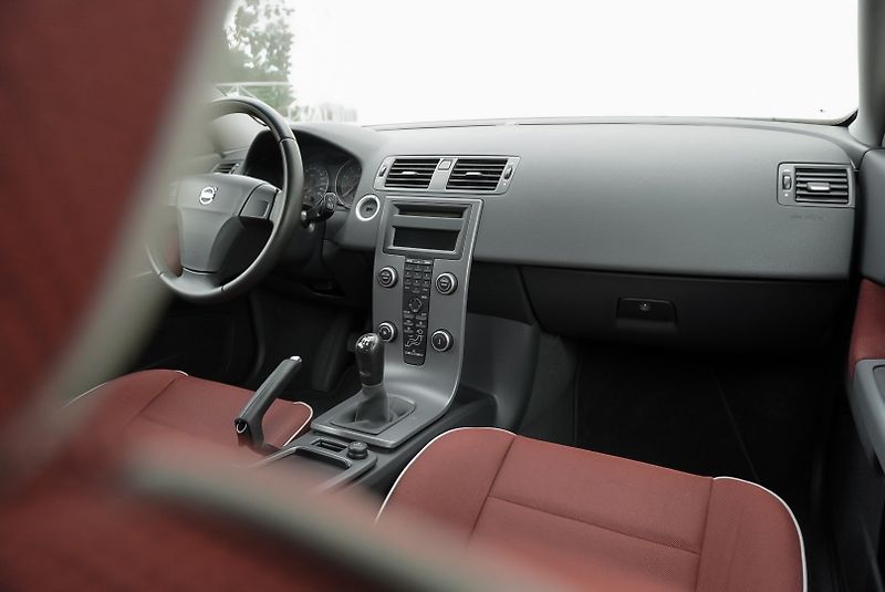 Volvo C30 1.6 16V Kinetic - fotka 16 z 36
