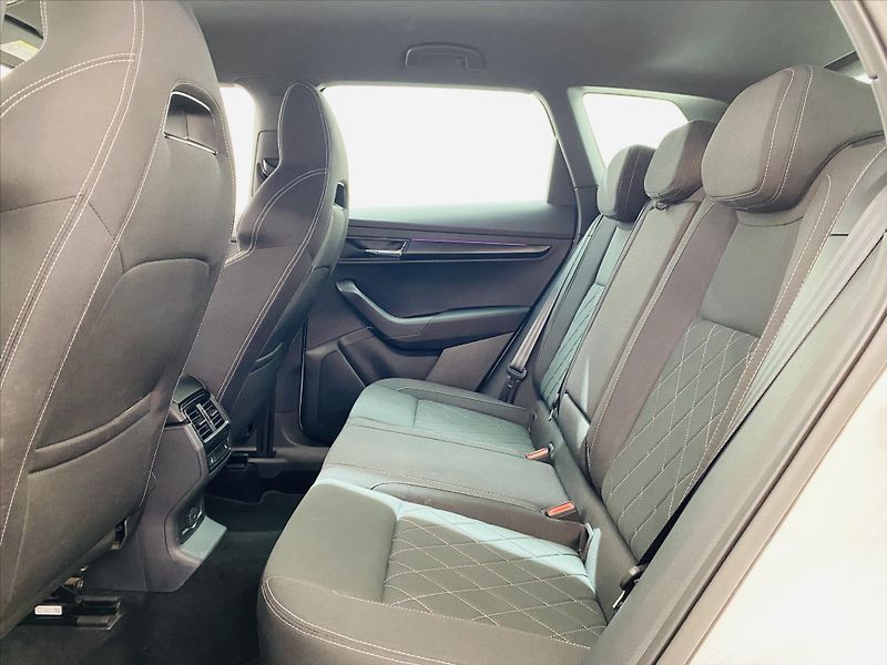 Škoda Karoq 2,0 TDI 110kW DSG 4x4 Sportlin - fotka 6 z 27