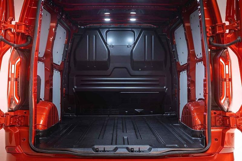 Ford Transit Custom Van startuje nyní na ceně 888 000 Kč bez DPH