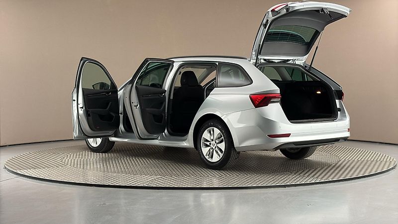 Škoda Octavia 2.0 TDI Ambition Combi - fotka 7 z 24