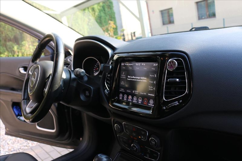 Jeep Compass 1,3 110 kW , ČR - fotka 35 z 47