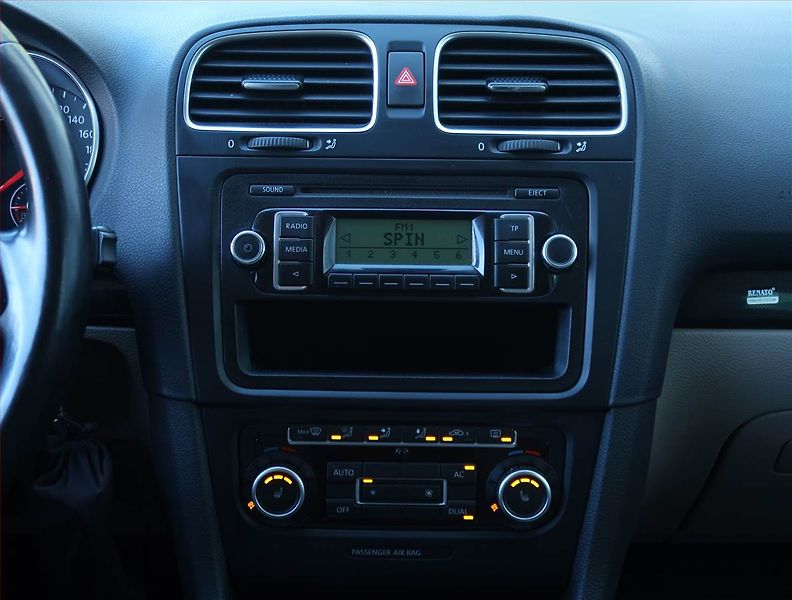 Volkswagen Golf (2010) 1.4 TSI, Tempomat - fotka 12 z 16