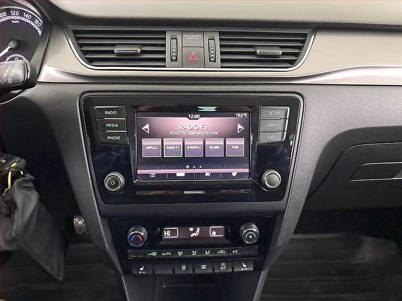 Škoda Rapid (2018) Spaceback 1.0 TSI, Xenony - fotka 12 z 14