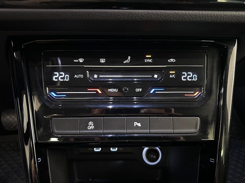 Volkswagen Touran 2.0 TDI 110kW DSG Highline - fotka 12 z 16