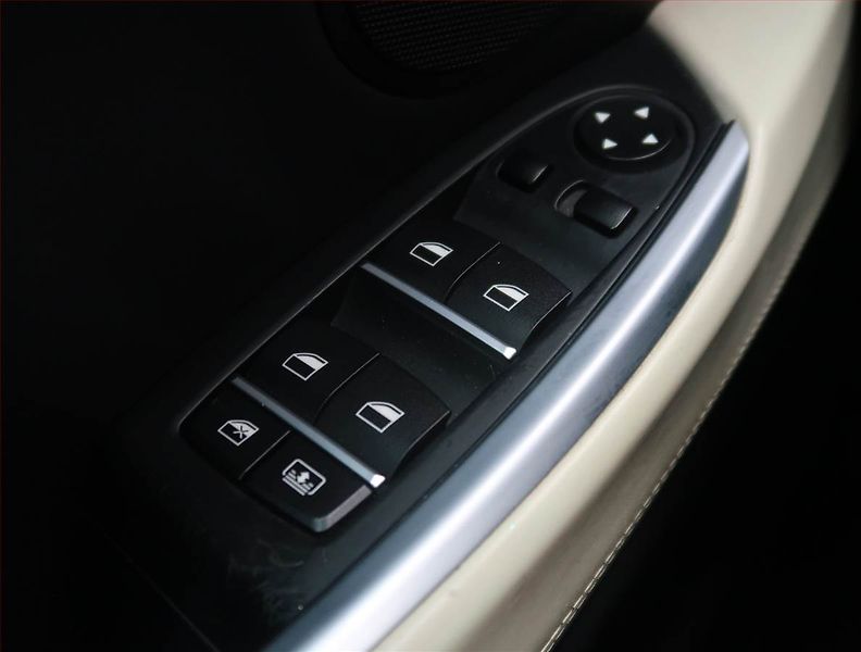 BMW Řada 5 (2012) 530d xDrive GT, 4X4, Automat - fotka 22 z 34