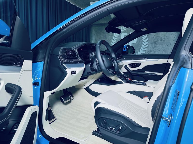 Lamborghini Urus (2024) S 23 MASAŽ HUD CARBON ZÁRUKA - fotka 23 z 50