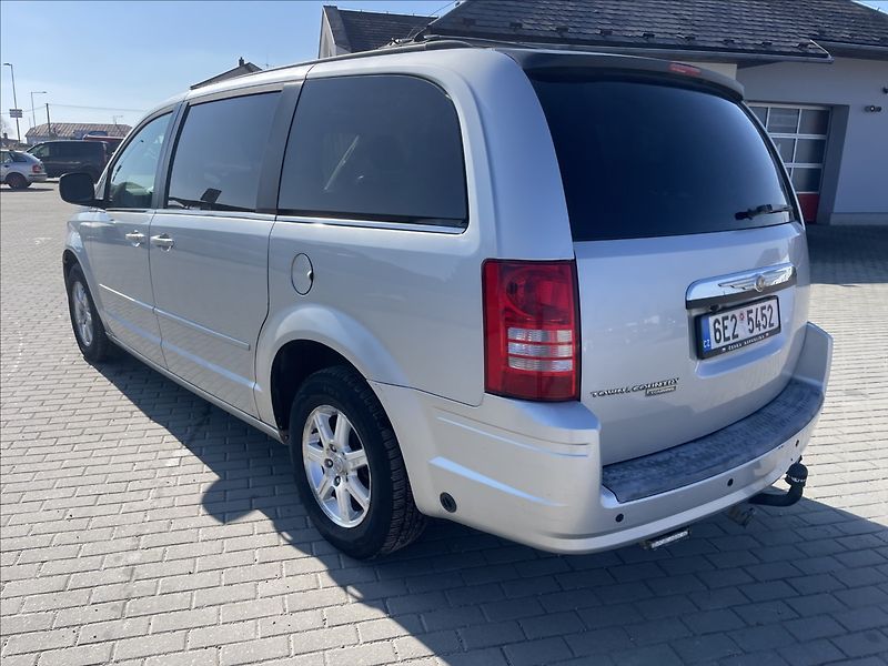 Chrysler Town & Country 3,8 i V6 RT LPG Automat 7míst - fotka 3 z 34