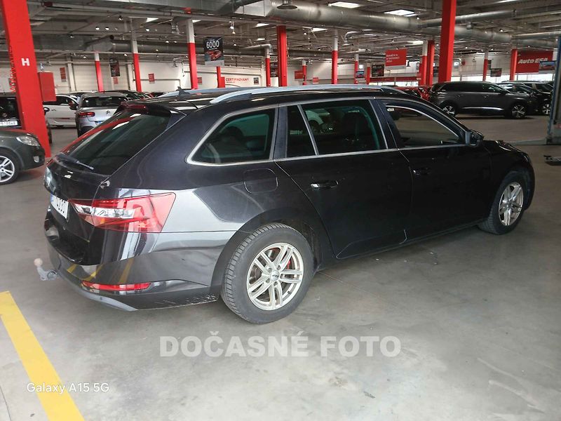 Škoda Superb (2018) 2.0 TDi 4x4, AT, navi, bixen - fotka 2 z 3