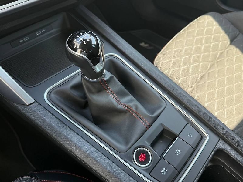 Seat Leon (2022) 1.5 TSI 96 kW FR - fotka 15 z 22