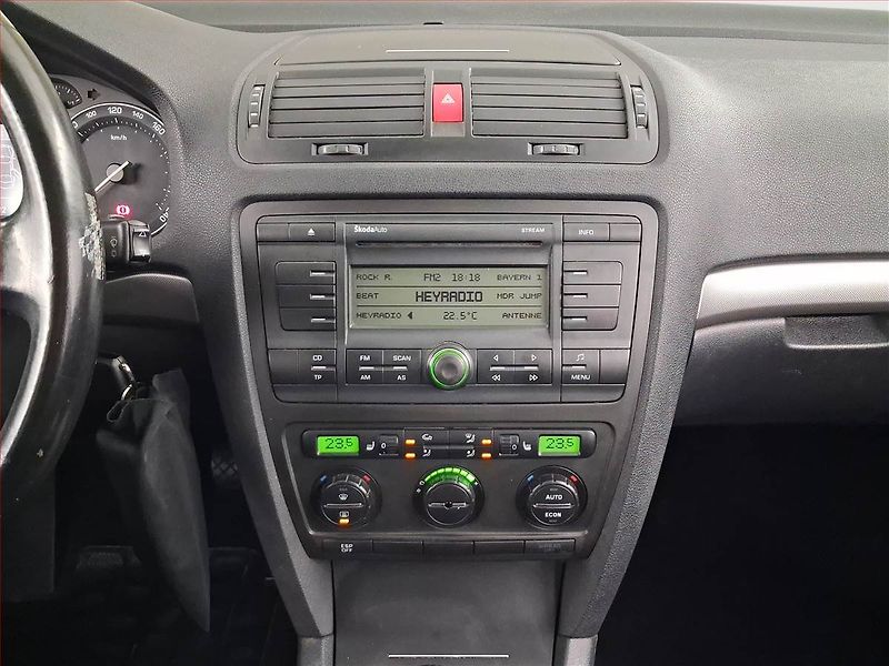 Škoda Octavia (2005) 1.6, po STK, Tažné - fotka 12 z 18