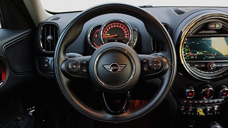 Mini Countryman COOPER 1.5 SE ALL4-1.maj-ČR - fotka 21 z 49