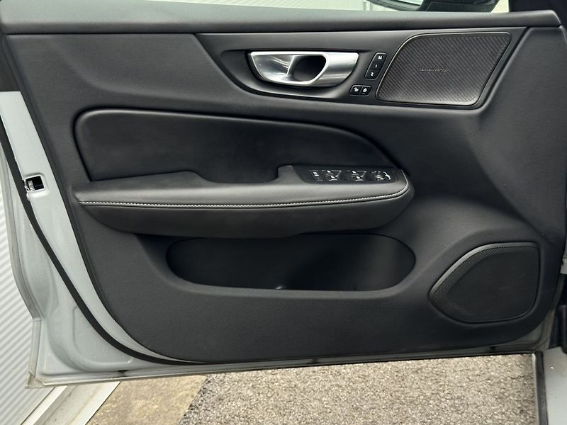 Volvo V60 PLUS DARK B4, 360°, PANORAMA, - fotka 8 z 22
