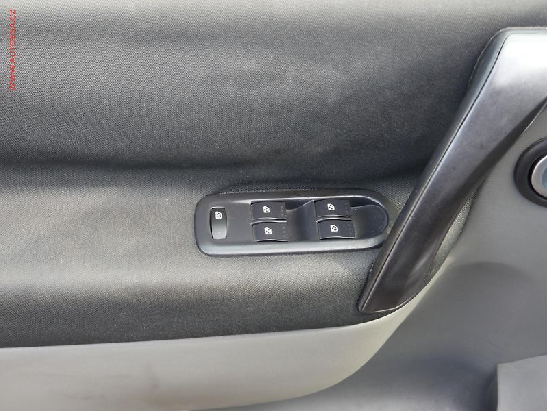 Renault Scénic (2005) 1.5 dCi, AC - fotka 13 z 15