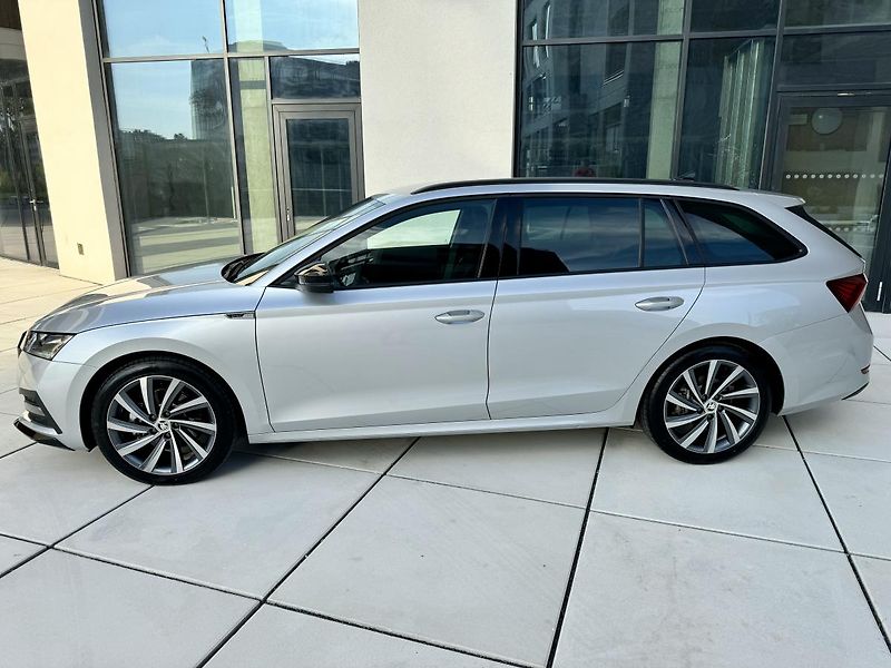 Škoda Octavia (2024) Sportline 2,0 TSI 140kW DSG4x4 - fotka 2 z 11