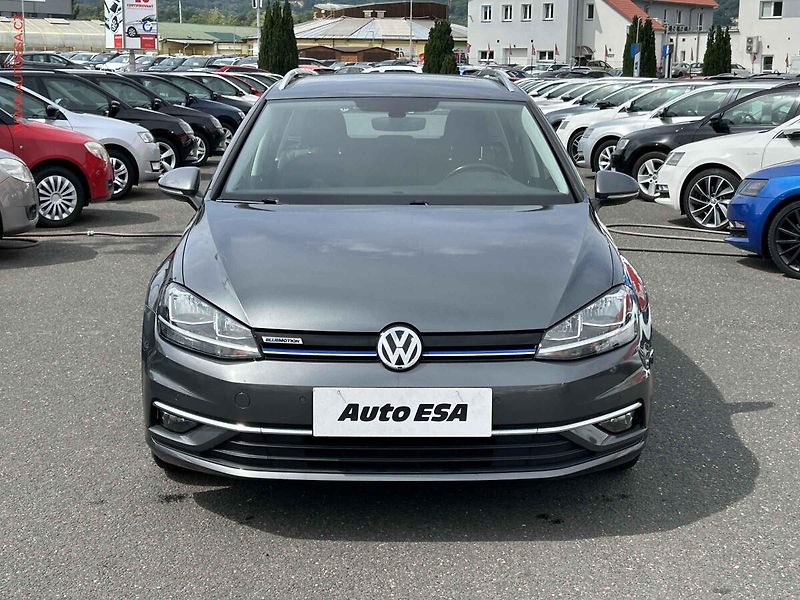 Volkswagen Golf (2018) 1.5 TSI, Highline, +pneu - fotka 2 z 20