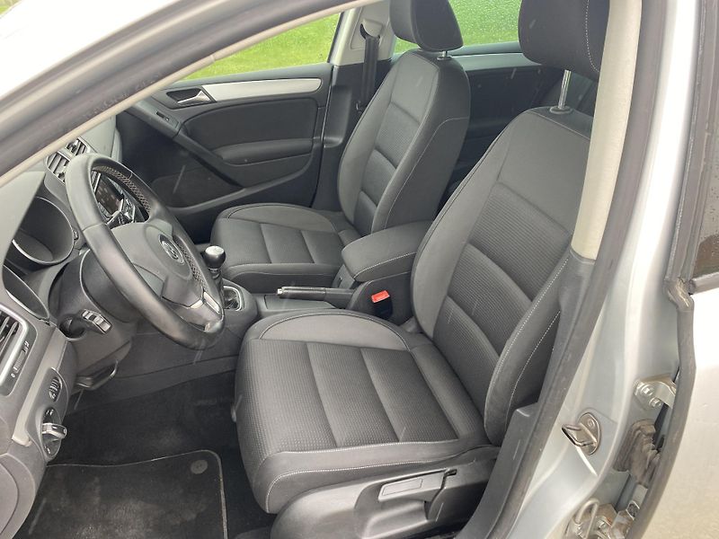 Volkswagen Golf (2011) Team 1.6tdi 77kw - fotka 9 z 18