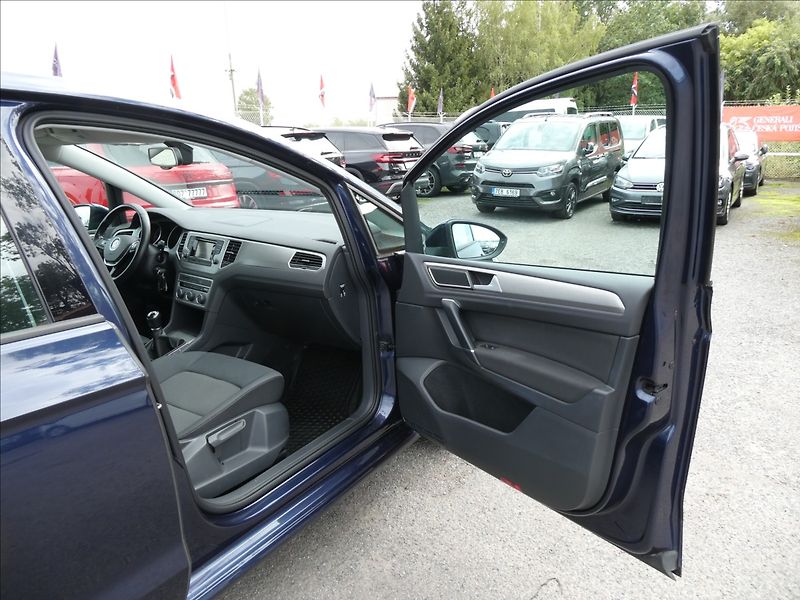 Volkswagen Golf Sportsvan 1,6 TDi 81kW 1.MAJITEL,servisk - fotka 23 z 53