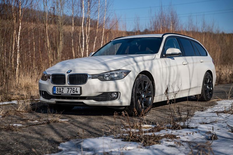 BMW Řada 3 (2014) 320d Touring F31 xDrive AT - fotka 6 z 28