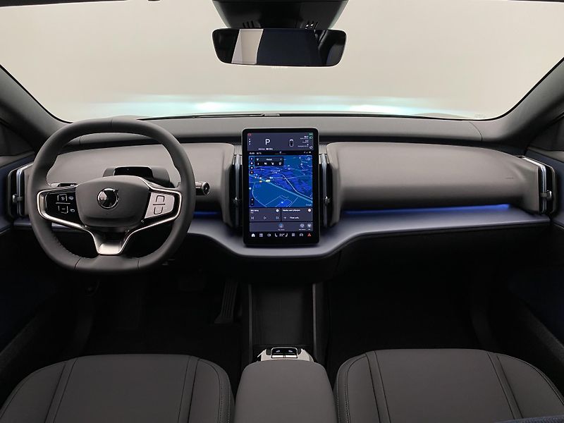 Volvo EX30 (2025) PURE ELECTRIC SINGLE PLUS - fotka 2 z 75