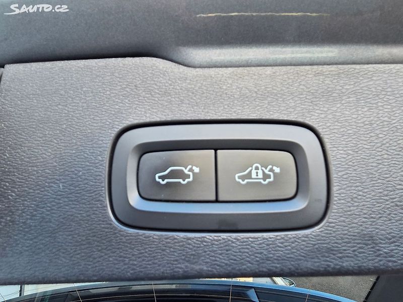 Volvo V60 (2020) 2.0 D4 AWD 4x4 Automat - fotka 19 z 37