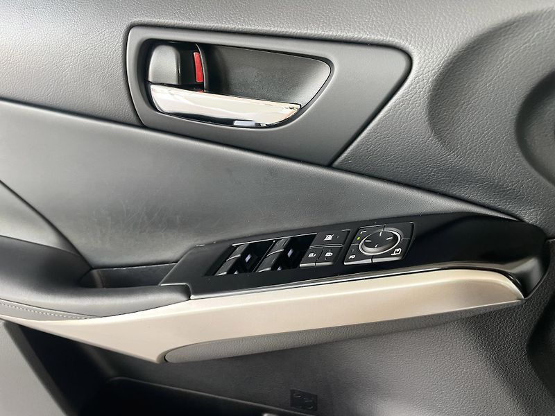 Lexus IS 300h IS 300h*AUT*Hybrid*Kamera* - fotka 28 z 31