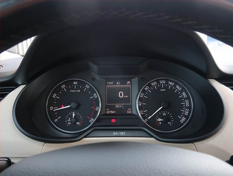 Škoda Octavia (2013) Elegance 1.8 TSI, Serv.kniha - fotka 11 z 23