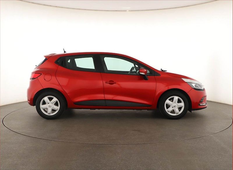 Renault Clio (2019) 0.9 TCe, Tempomat - fotka 6 z 16