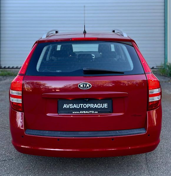 Kia Ceed (2008) 1.6 CRDi (ED)  RODINNÉ KOMBI - fotka 5 z 25