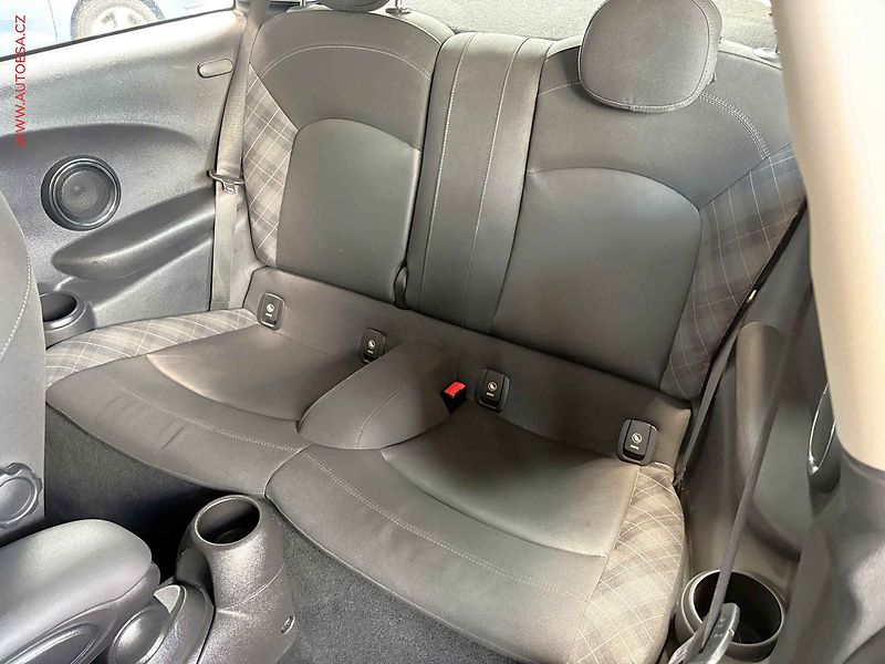 Mini Cooper (2015) 1.5i, Kůže, navi, +ALU - fotka 10 z 17