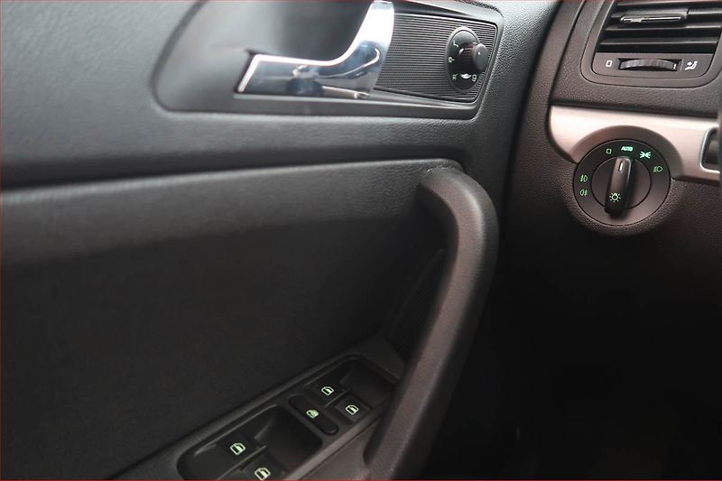 Škoda Yeti (2012) Elegance 2.0 TDI, 4X4 - fotka 18 z 18