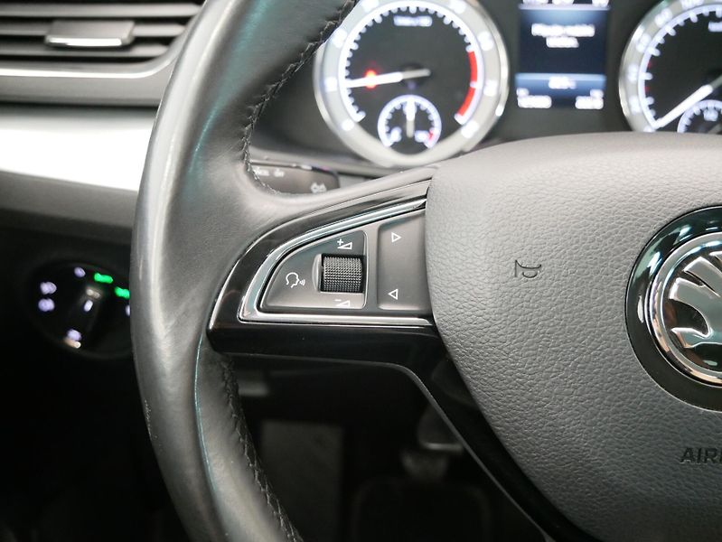 Škoda Superb - fotka 16 z 25