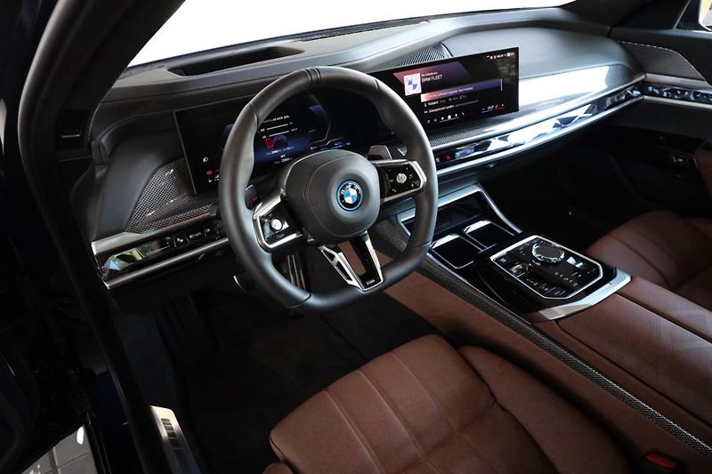 BMW Řada 7 750e xDrive - fotka 2 z 36