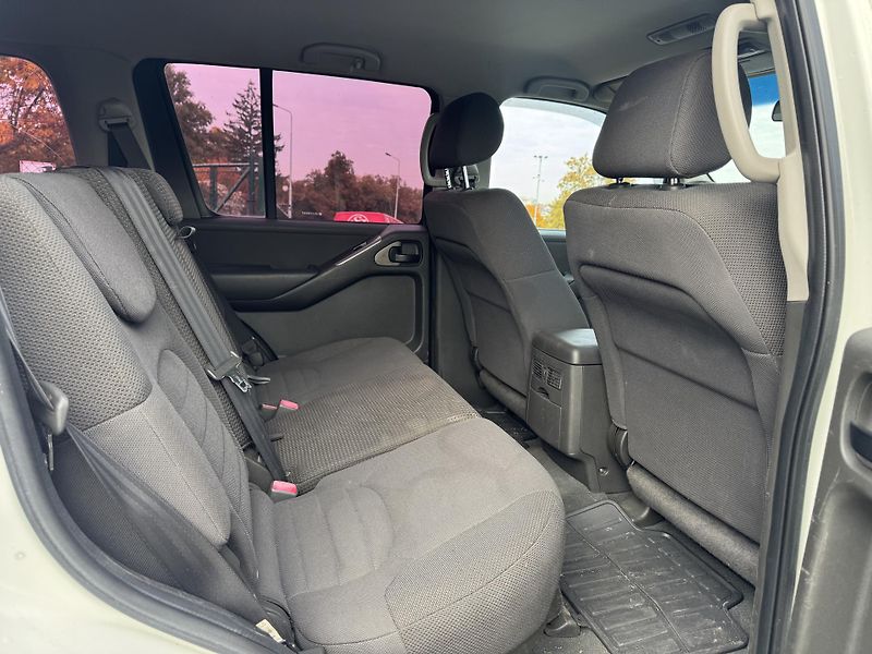 Nissan Pathfinder (2008) 2.5DCI 125kw AT 4x4 - fotka 16 z 24