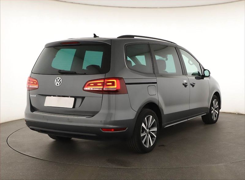 Volkswagen Sharan (2019) 2.0 TDI BMT, Automat, 7 míst - fotka 5 z 21