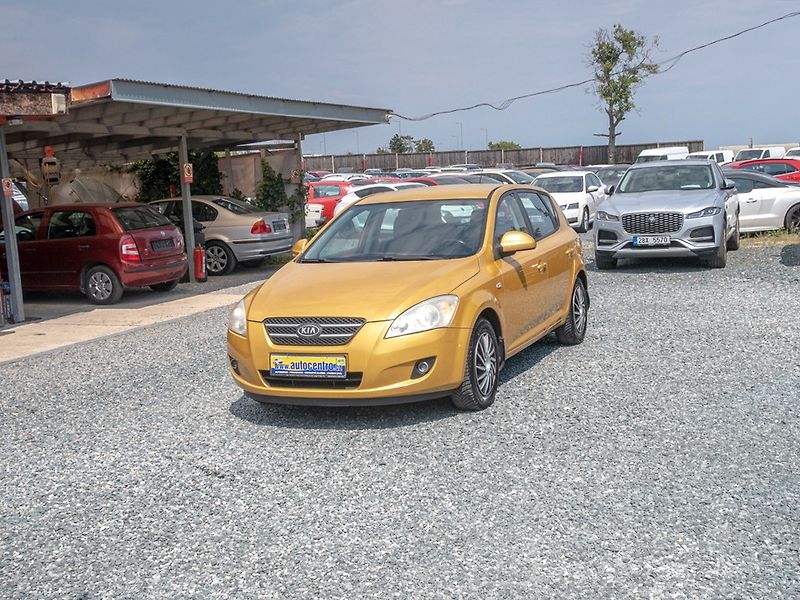 Kia Ceed (2007) ČR 12/07 1.4i 80KW - fotka 1 z 40