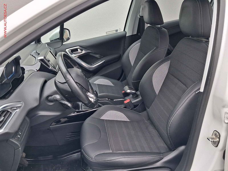 Peugeot 2008 (2017) 1.6HDi, 1.maj,ČR, Allure - fotka 9 z 16