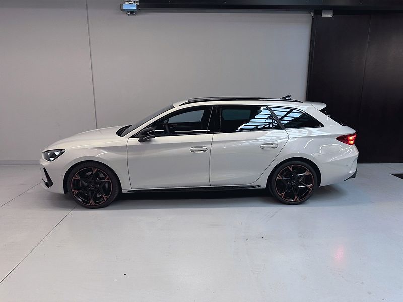 Cupra Leon (2026) SP VZ 2.0 TSI 333k 4WD - fotka 3 z 19
