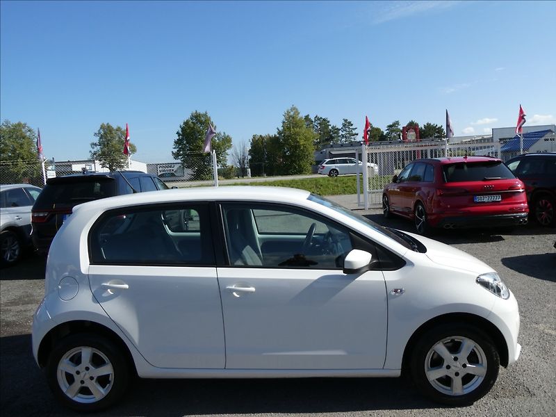 Volkswagen up! 1,0 MPi klima,serviska,2.maj. - fotka 12 z 45